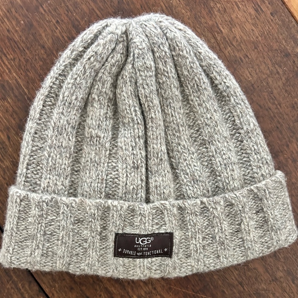 UGG Women’s Knit Chunky Ribbed Beanie in Heather Gray